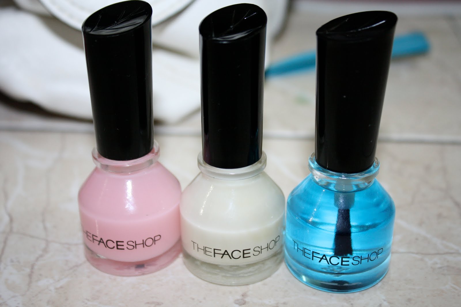 From left to right : The base coat, nail nutrition coat and the top coat
