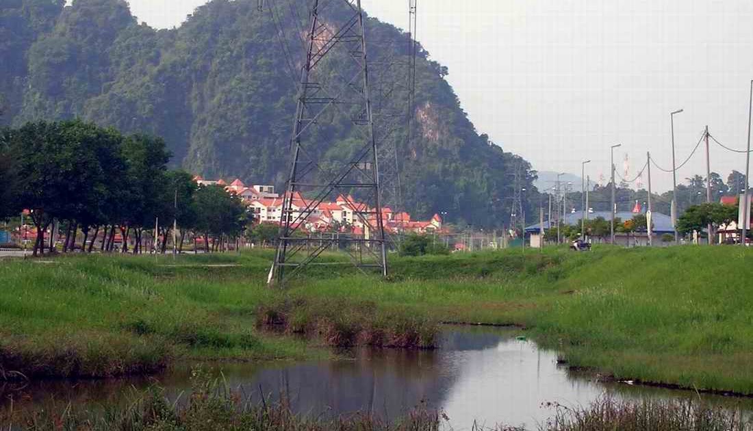 koi-pond-ipoh-building