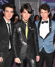 OMG, did you hear I'm dating a Jonas Brother? It's so HOT!
