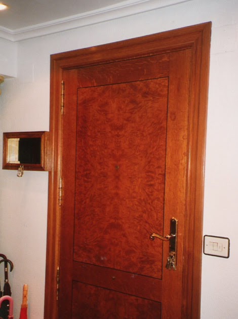 Puerta de entrada de roble - Muebles Cansado (Zaragoza) - Carpintero