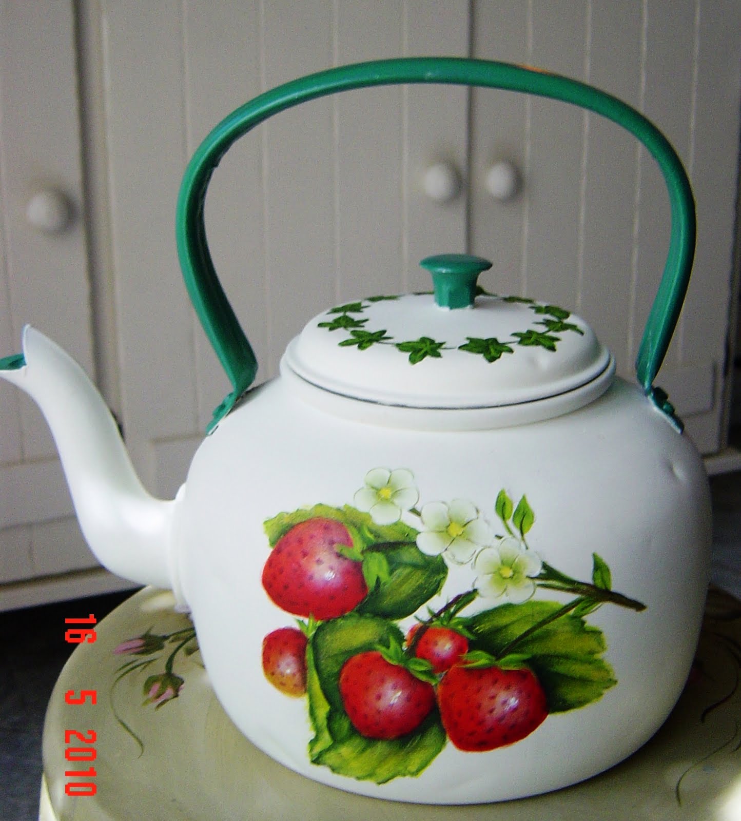 Nora's to my world of colours Who called the kettle