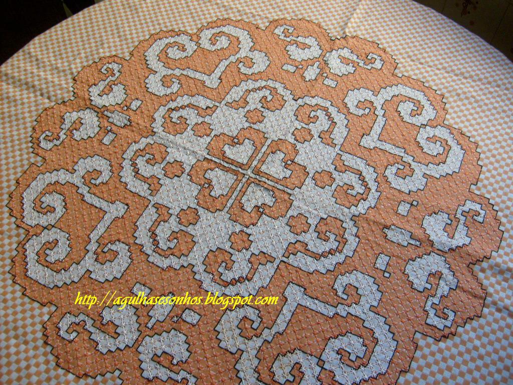 Bordado em tecido xadrez - Toalha de Mesa (Detalhes sobre o bordado  Visitar)