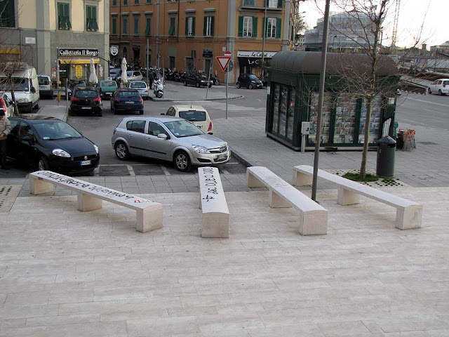 Benches in piazza Giovine Italia, Livorno