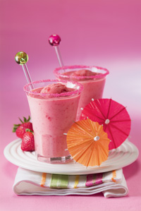 [1056801240_sparkling-strawberry-float-recipe.jpg]