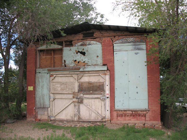 [Cerrillos+building.jpg]