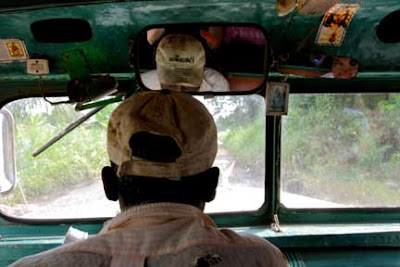 In Nariño department, Afro-Colombian families are trying to implement the 1991 Constitution and Law 70, which guarantees them the land on which they have historically lived. Many communities are trying to recover land taken by large landowners to create oil palm plantations. A bus driver pilots his ancient vehicle through a recovered palm plantation.