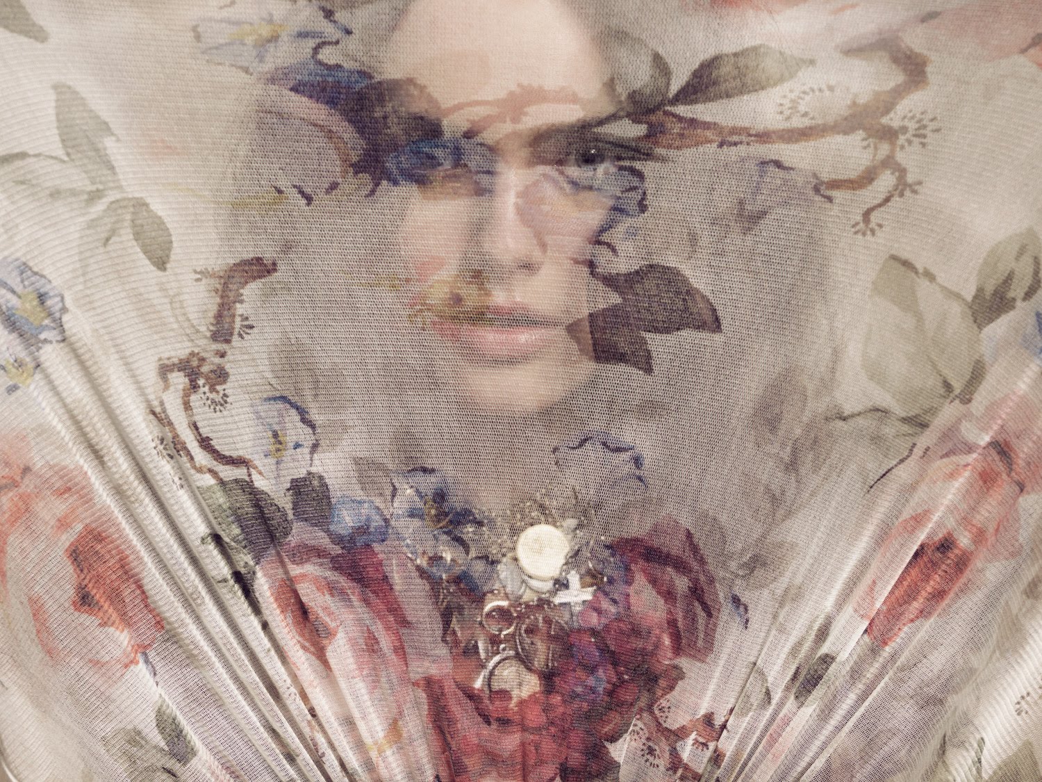 [Woman+by+Hunter+&+Gatti+05.jpg]