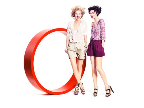 [H&M+Eva+Herzigova,+Shalom+Harlow+01.JPG]