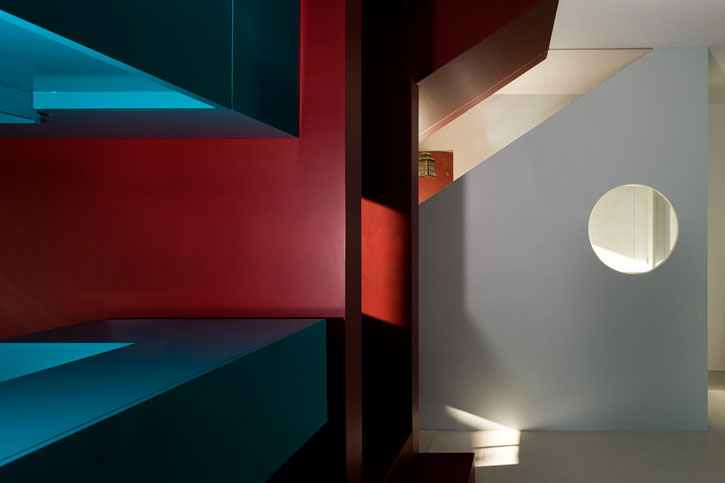 [Family+home+by+Pedro+Gadanho+03.jpg]