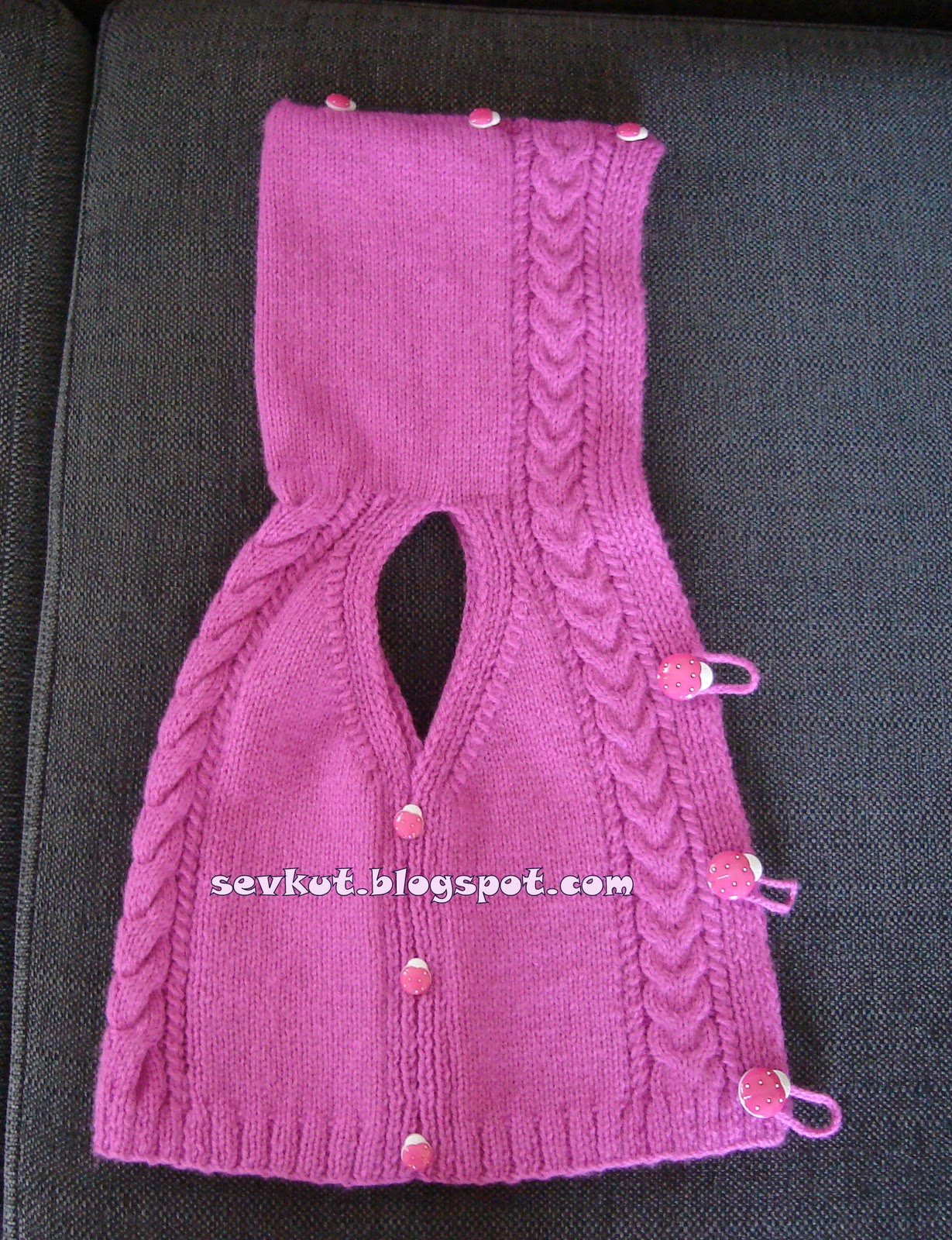 SEVKUT�TAN EL BECERİLERİ Kapşonlu Çocuk Yeleği