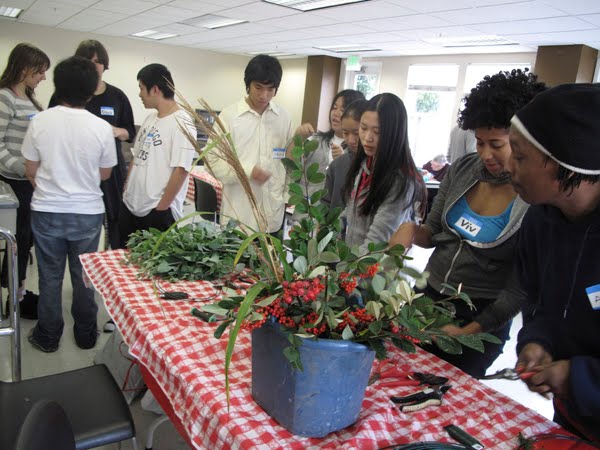 [12.12.09-WreathMaking_IMG_2216.jpg]
