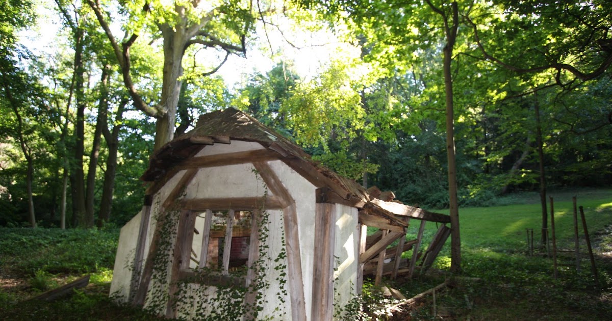 Old Long Island Spring Hill Playhouse / Playground