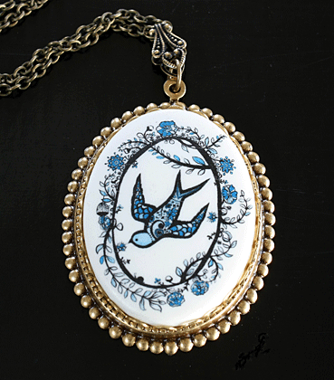[BES-Dandy-pendant2-web.gif]
