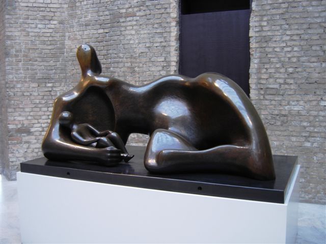 [HenryMoore09.JPG]