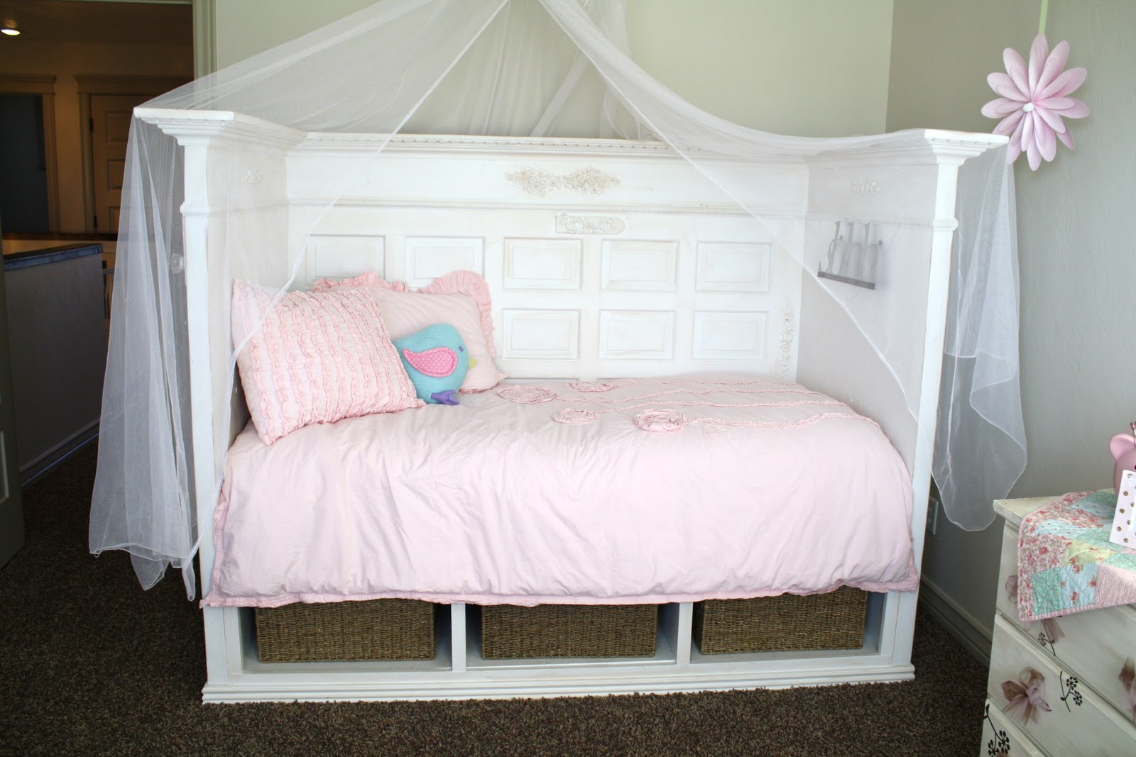 Ooh La La: Addis day-bed and room.