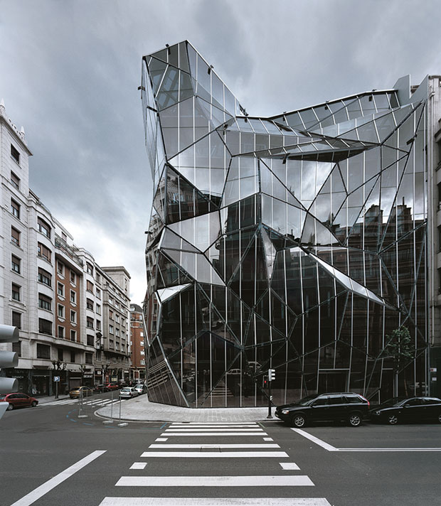 [Basque_Health_Department_Headquarters_by_Coll-Barreu_Arquitectos_photo_alexi_bague_at_yatzer22.jpg]