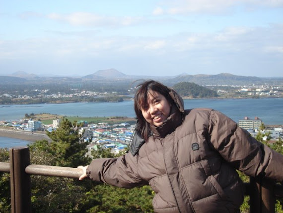 This Place is so high until can see the whole Jeju... & is soo cold.