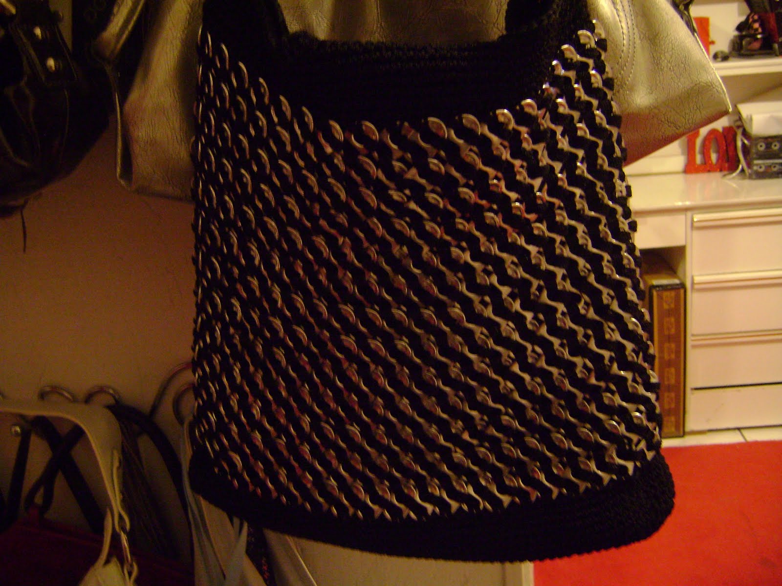createstroy. Purse made with can pull tabs.