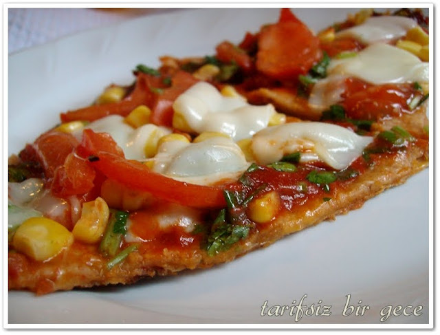 Lavaş Ekmeğinden Sebzeli Pizza