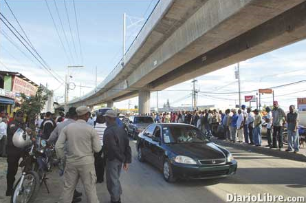 Persiguen a cinco personas por la muerte de un chófer y cobrador en República Dominicana