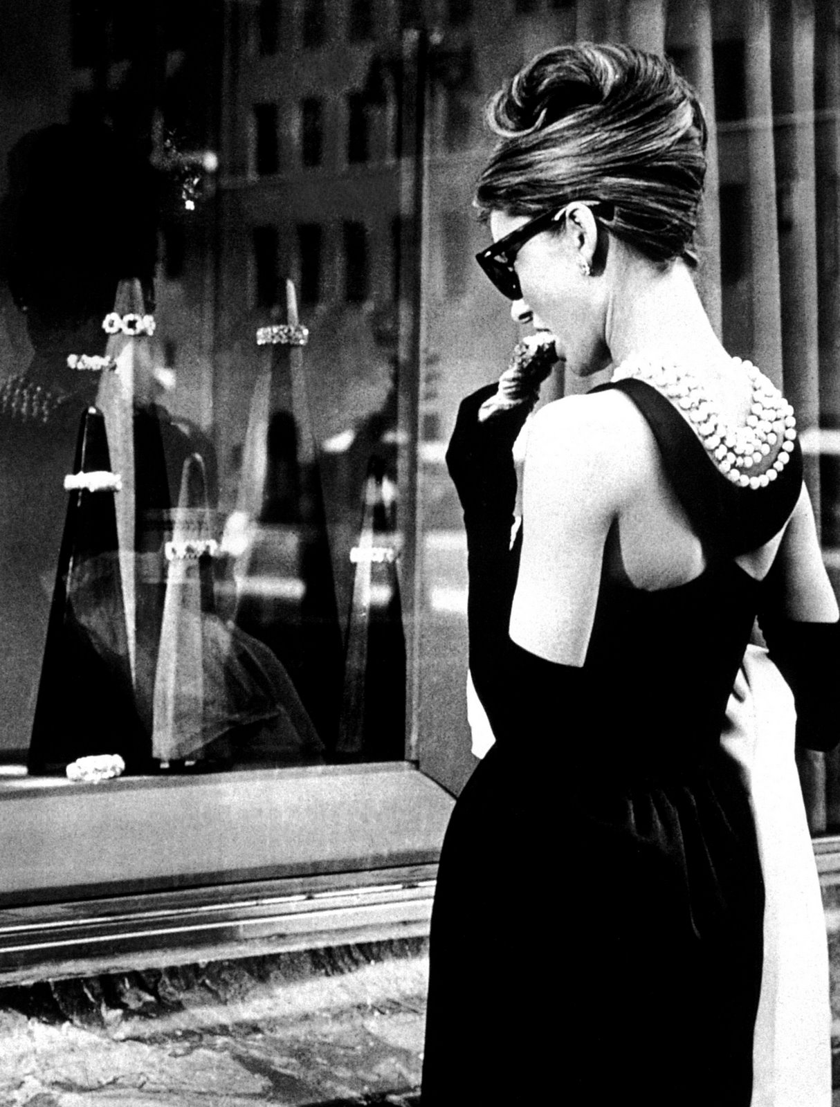 HOW TO DRESS UP A LITTLE BLACK DRESS TO LOOK LIKE AUDREY HEPBURN