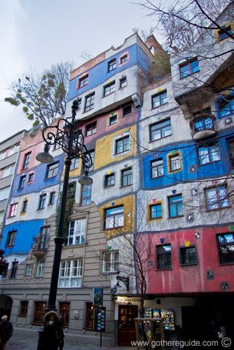 [Hundertwasser_house_vienna.jpg]