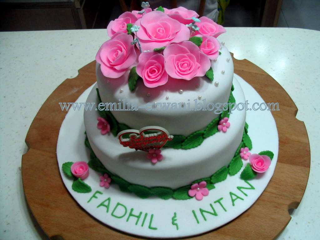 Masterpiece Homemade Cakes 2tier fondant cake