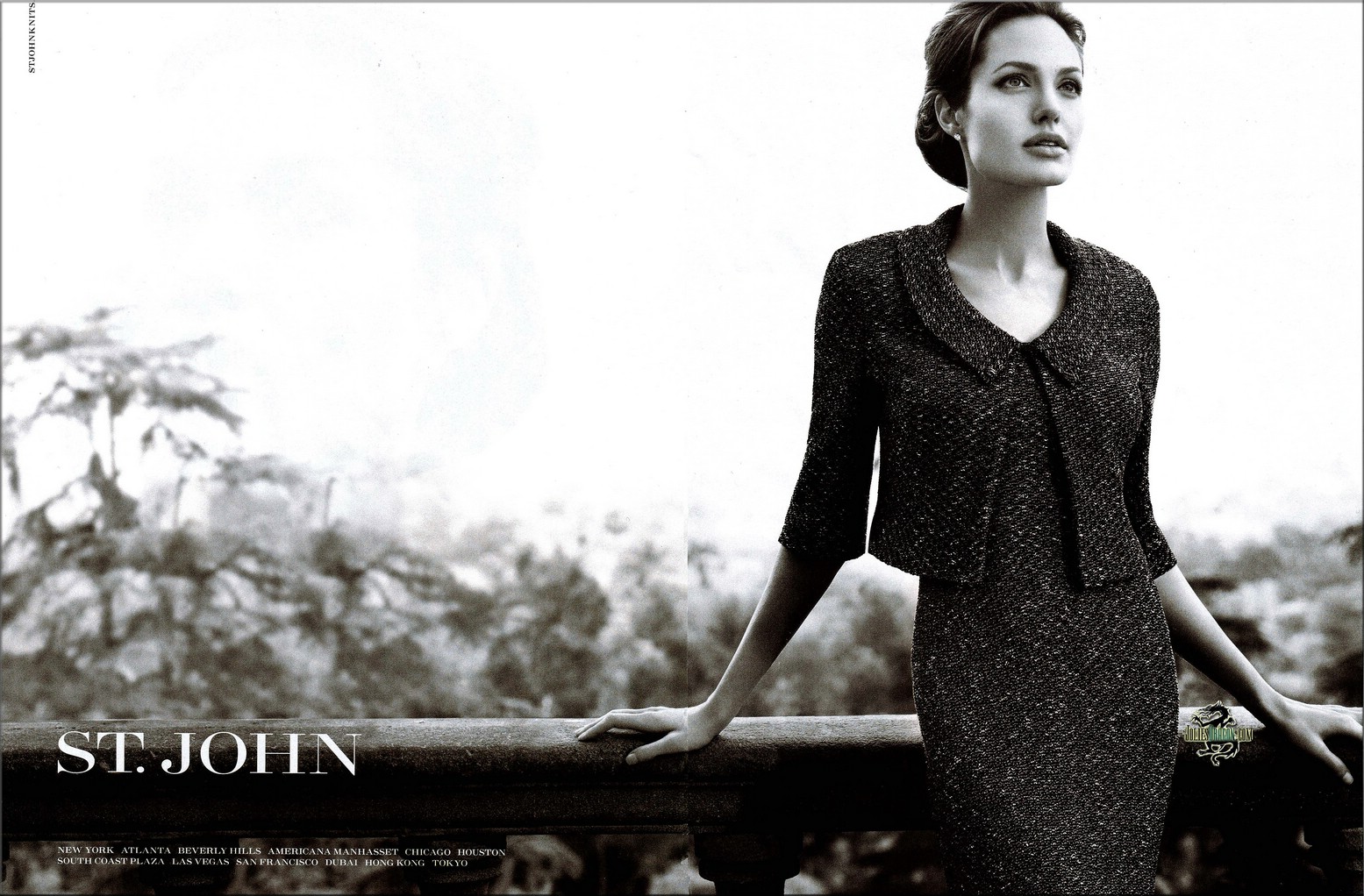 http://1.bp.blogspot.com/_PjXFx2YXWJA/TIFiBulLjtI/AAAAAAAAAik/uB_Hb1mn1OU/s1600/angelina-jolie-st-john-ads-01.jpg