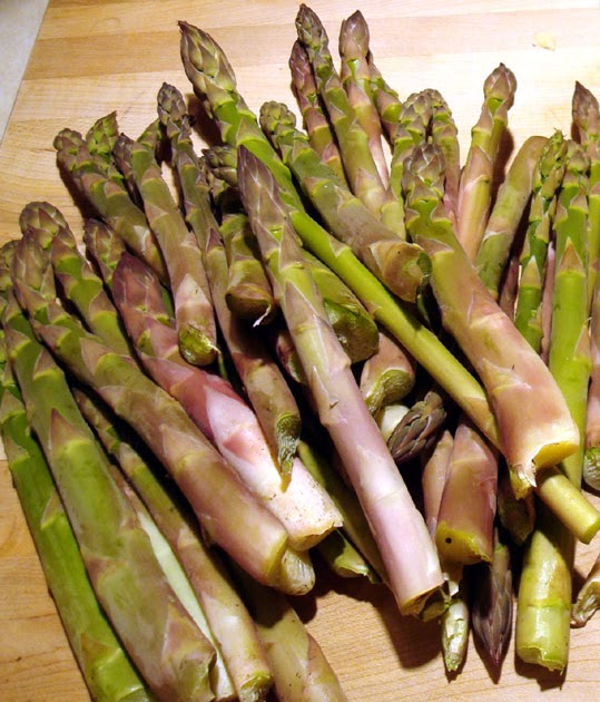 Playing with Food Beef with Asparagus