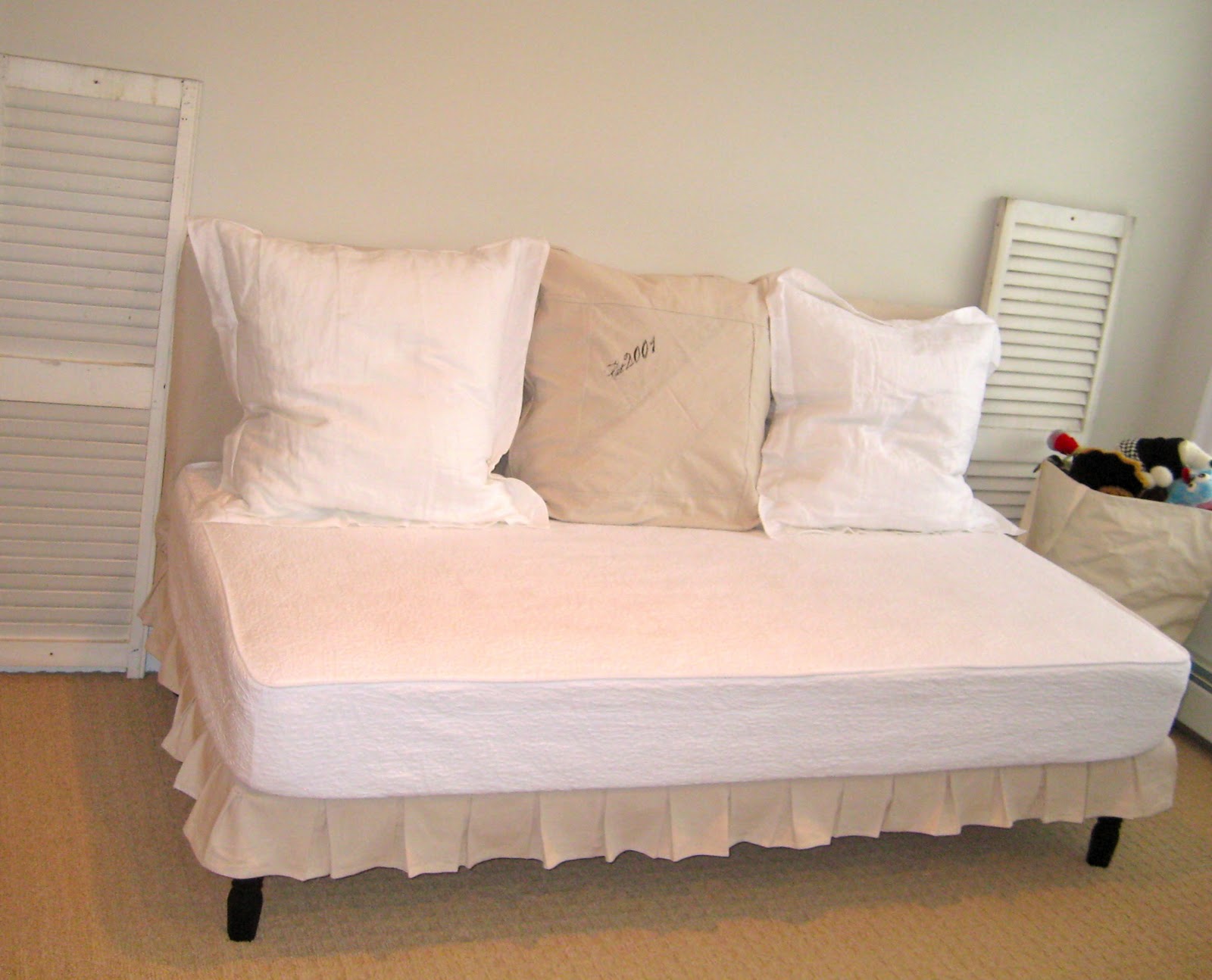 Deux Maison Twin Sized Upholstered (slipcovered) daybed project
