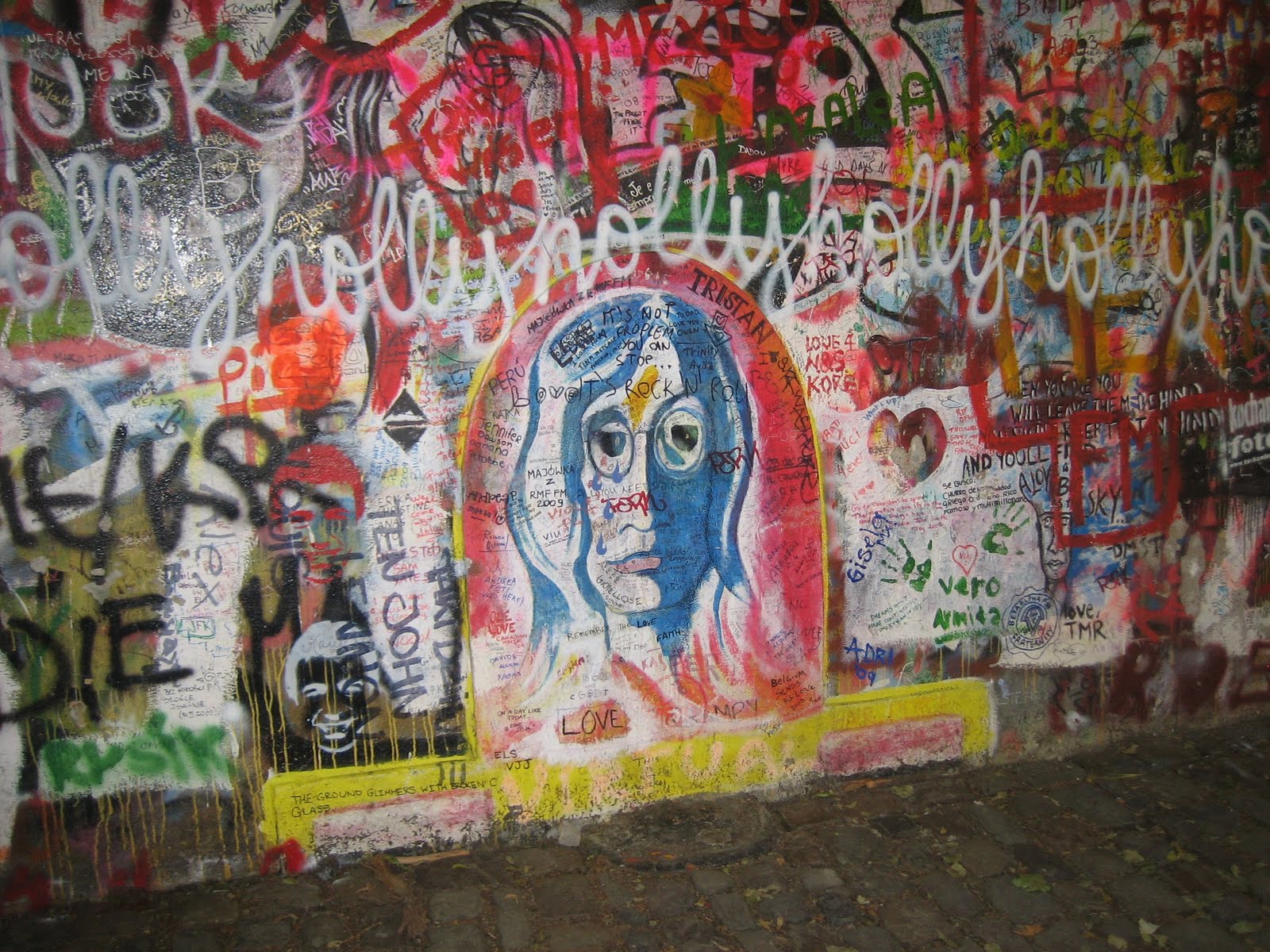 [LennonSLB03.JPG]