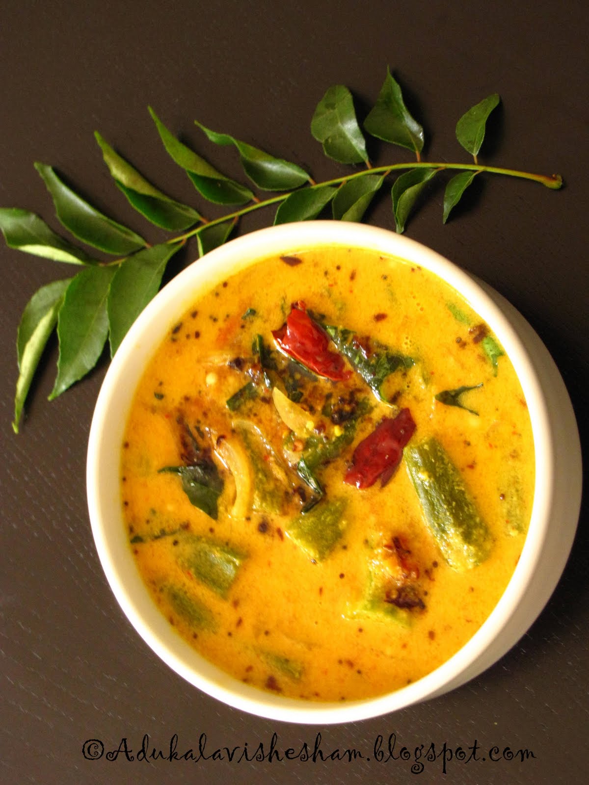 Adukala Vishesham Vendakka Malsyam / Okra in Coconut gravy