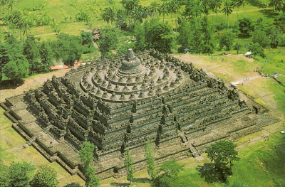 Candi Borobudur - 10 Candi Megah Di Dunia - www.simbya.blogspot.com