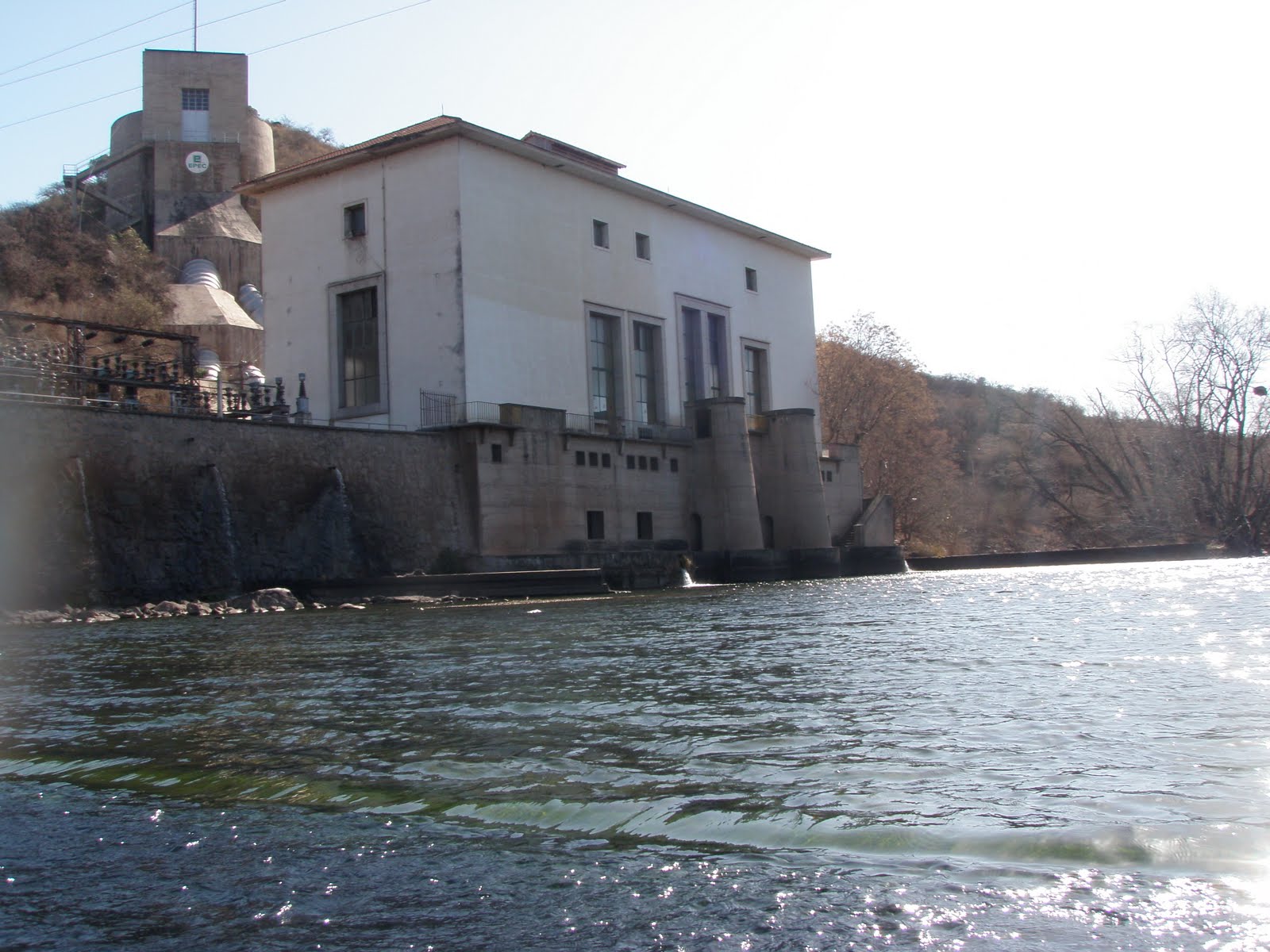 Remando Córdoba Central Hidroeléctrica Carlos Cassaffousth