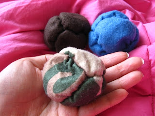 Gurly Things: Crafty K: DIY hacky sack (footbag)!