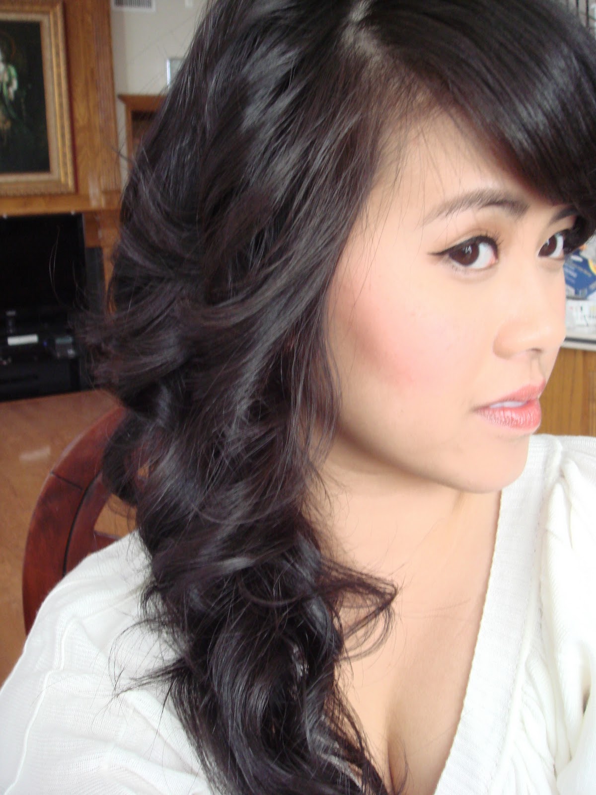 EmJustLikeYou: Curl Hair Using Your Straightener