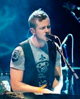 http://1.bp.blogspot.com/_QASa8X7CnO0/SBixu2unHHI/AAAAAAAAADg/Wtqg-7xWSkM/s200/Ryan_Rev.jpg