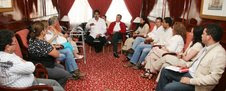 CANCILLER EN REUNION CON FAMILIARES