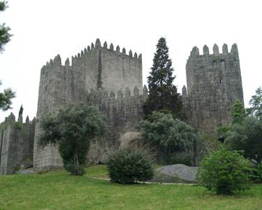 Passeio em Guimarães - 11.06.2011 7m+castelo+Guimar%C3%A3es