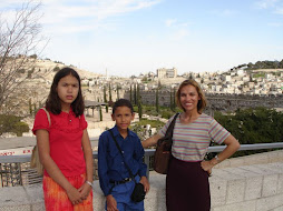 Em Frente a Área do Segundo Templo