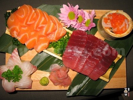 [FOTO+3+sashimi+chimito+(atun,+salmon,+calamar+y+huevas+de+pez+volador).jpg]