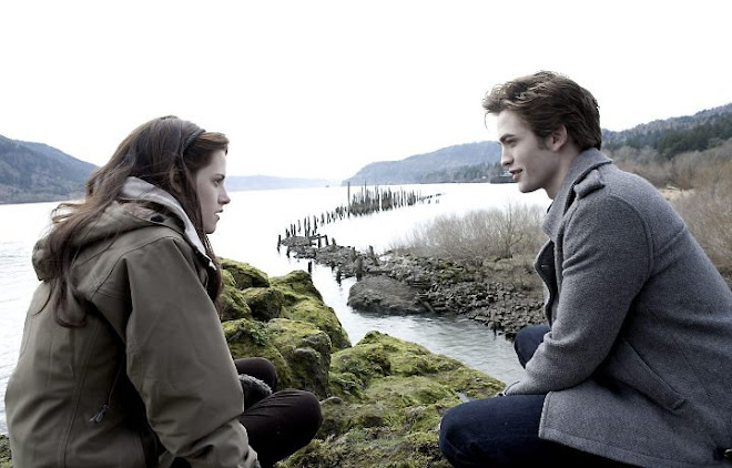 Crepusculo e toda a saga e aqui.