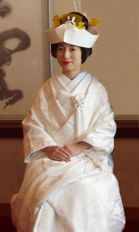 http://1.bp.blogspot.com/_QYhpNHX_Scg/TRPLGcyTrAI/AAAAAAAAADU/i57V3WIugx8/s800/Wedding_kimono.jpg