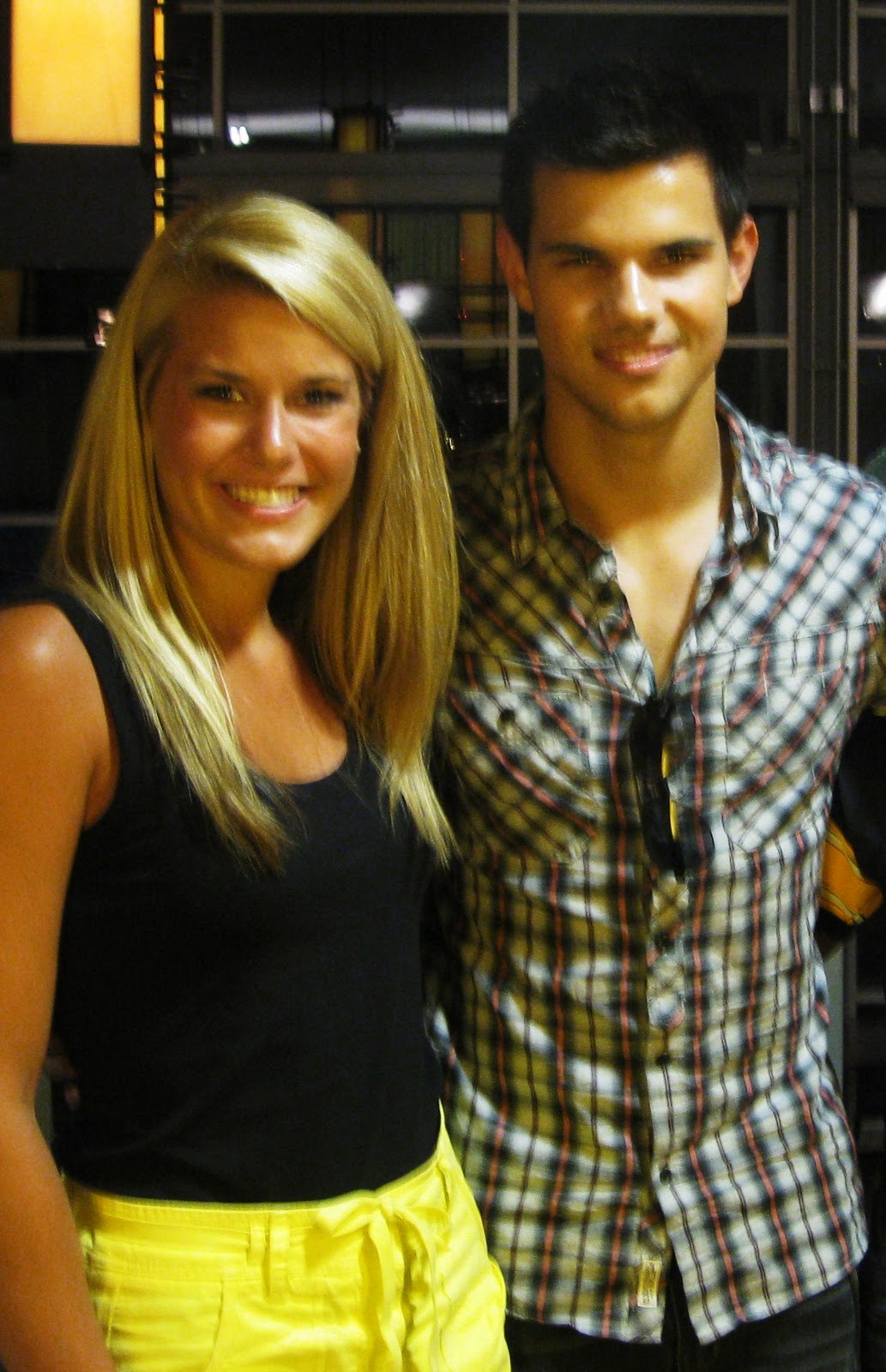 http://1.bp.blogspot.com/_QbsFFWcR4Fs/TR_XGNBFaPI/AAAAAAAACHg/P_bJ0pxOXG4/s1600/TAYLOR+LAUTNER+and+Steelers+074+-+Copy+%25283%2529.JPG