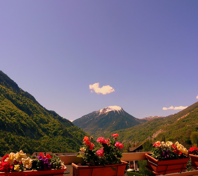 EPHEMERES SONT LES NUAGES....EPHEMERES SONT LES FLEURS....