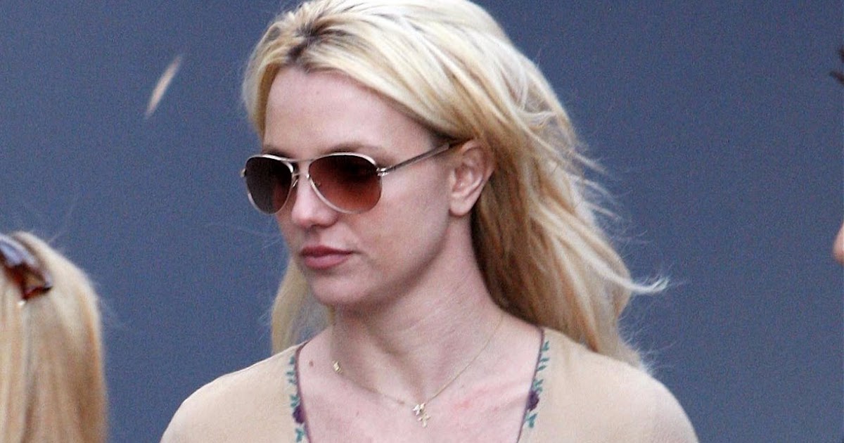 I Love to Expose: Britney Spears Pokies in Hollywood