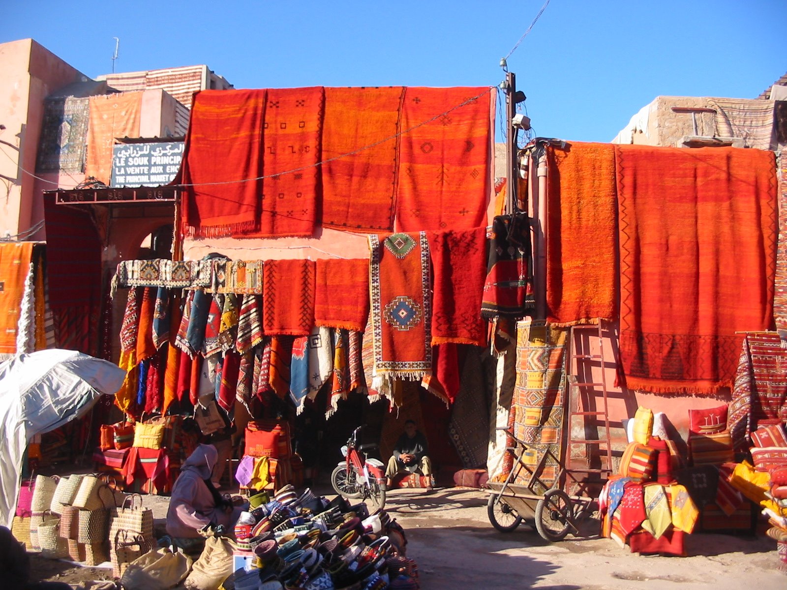 [Carpets_in_Marrakech.JPG]