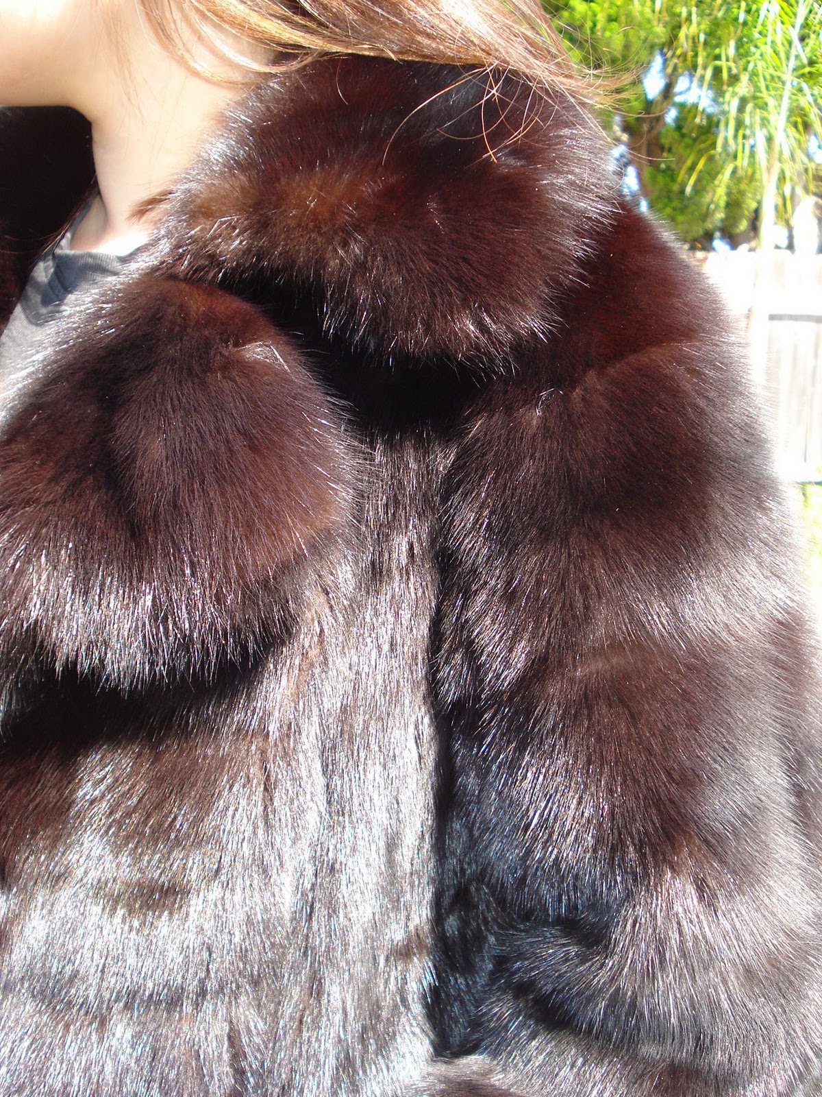 LAFOURRURE2 Asian women with a mink fur