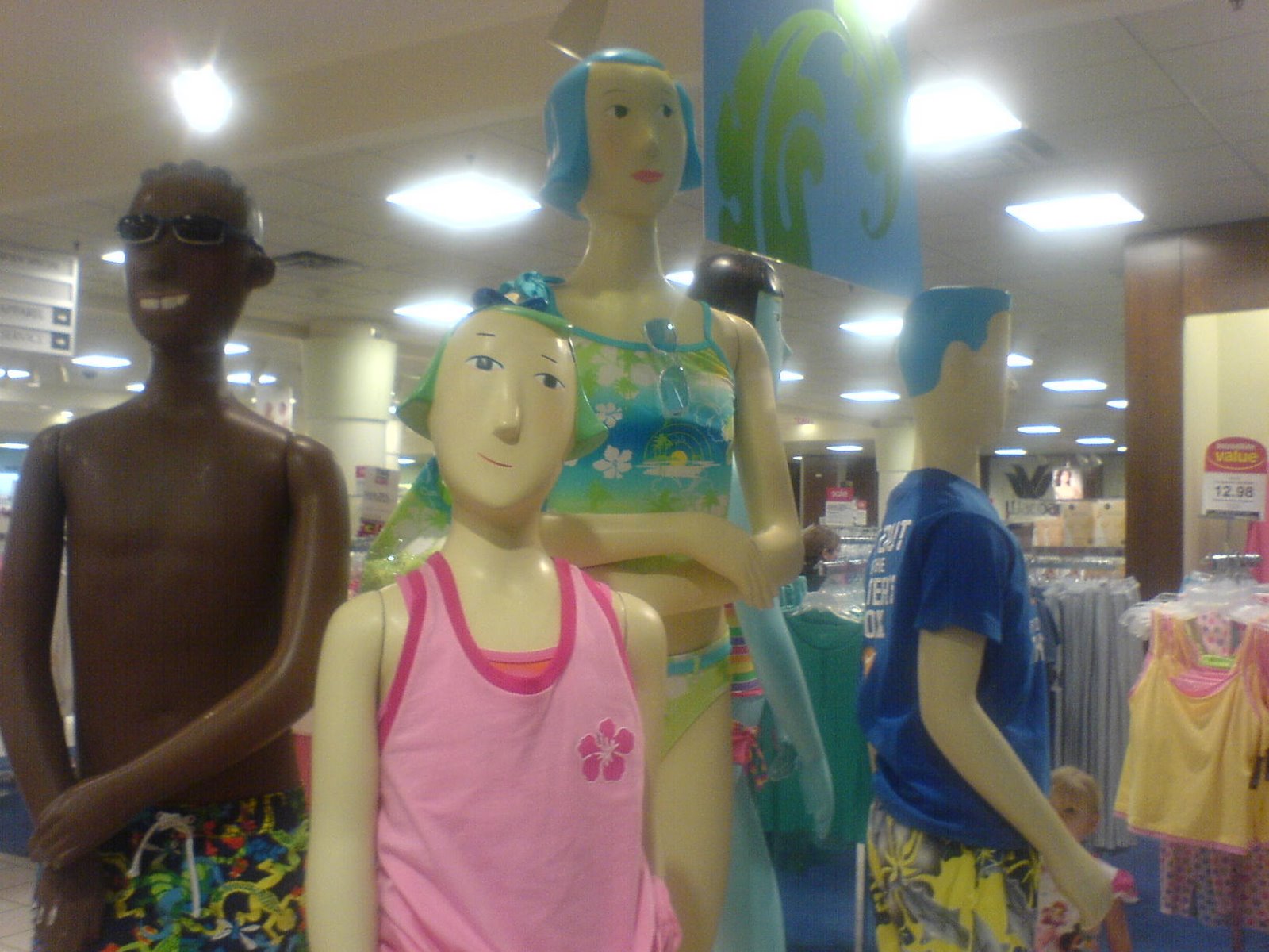 [freaky+mannequins.jpg]