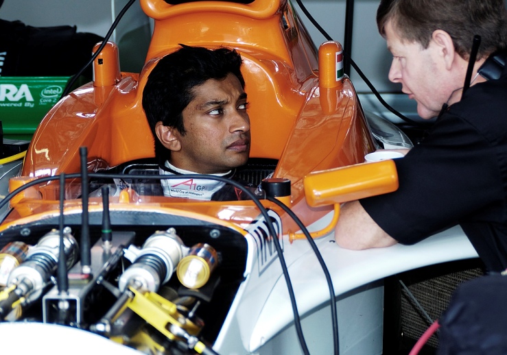 Hot cars World Fastest Indian Narain Karthikeyan